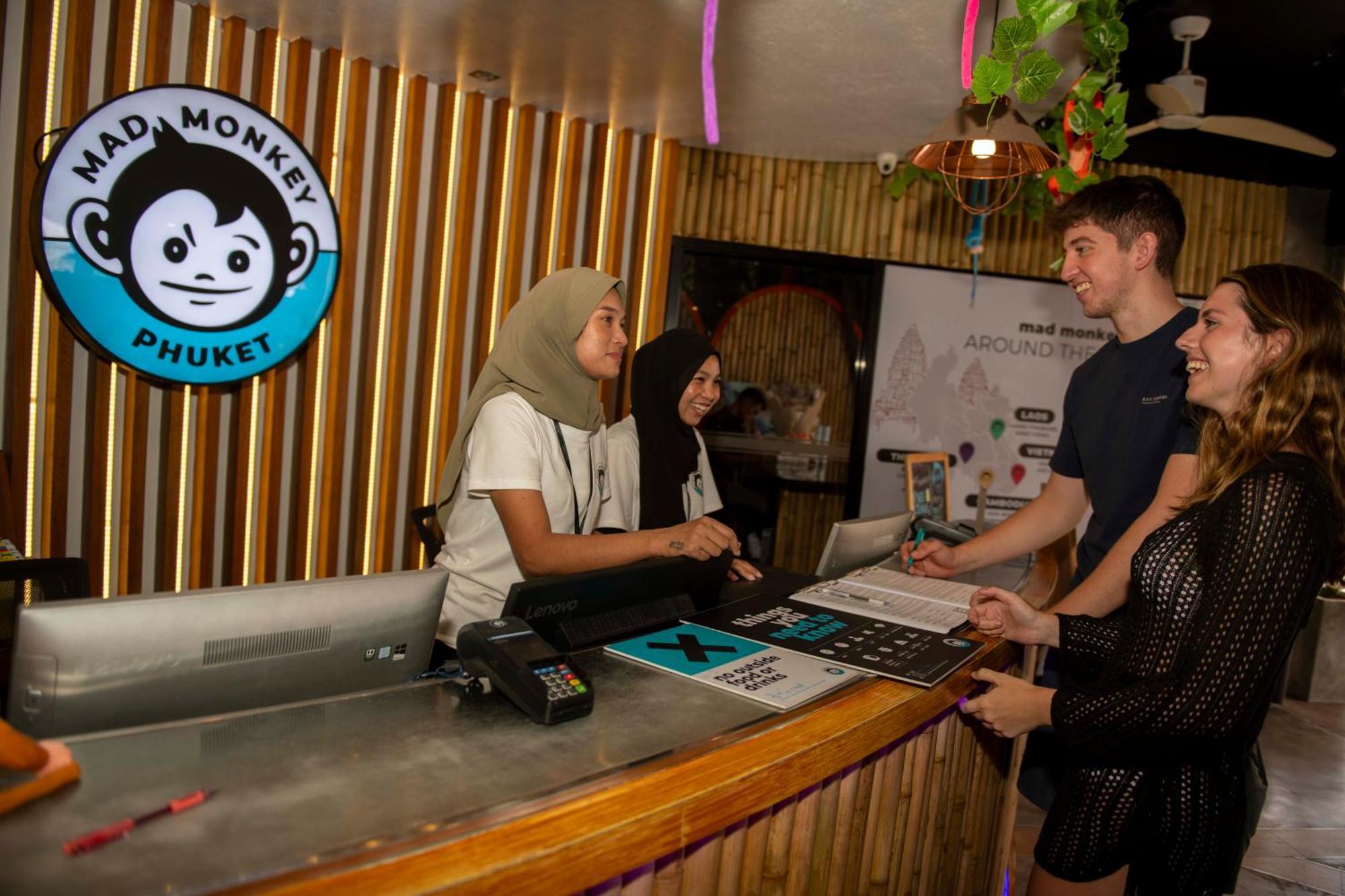 Albergue Mad Monkey Phuket Patong Exterior foto