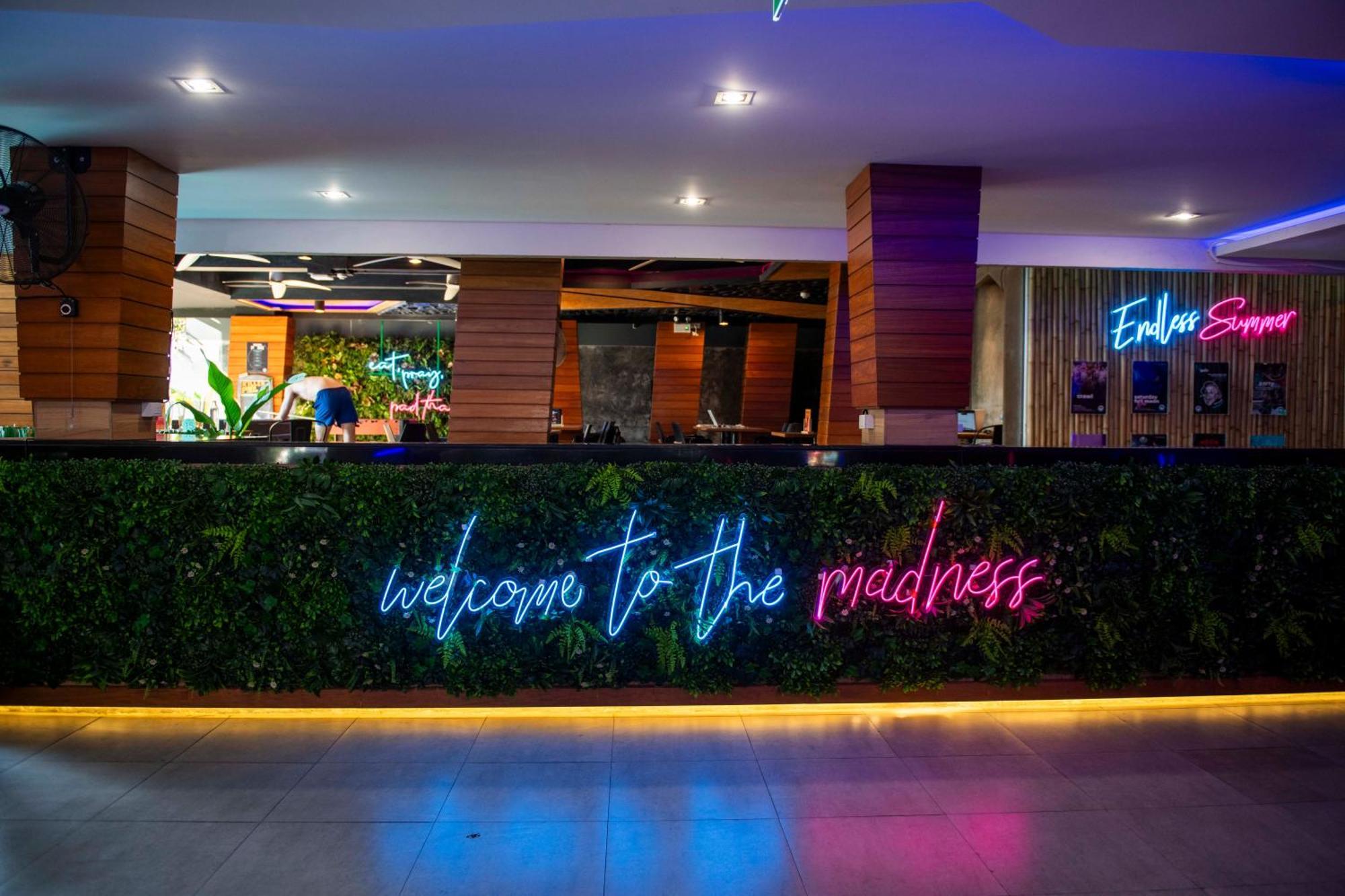 Albergue Mad Monkey Phuket Patong Exterior foto